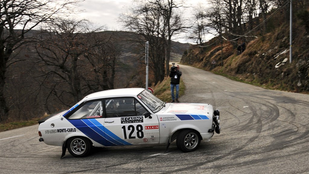 Henrik Bjerregaard og Kristian Flensbak havde god fart i den fine Ford Escort RS 2000 igennem kastanjeskovene i Ardéche
(Foto: Viggo Johansen/Rallypics.dk)